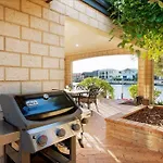Luxury Waterfront Canal Estate With Private Jetty - Pet Friendly