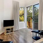 Inn The Tuarts Guest Lodge