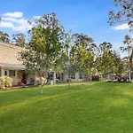 Inn The Tuarts Guest Lodge