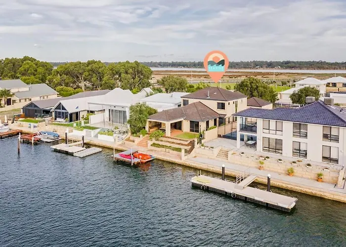 Luxury Waterfront Canal Estate With Private Jetty - Pet Friendly