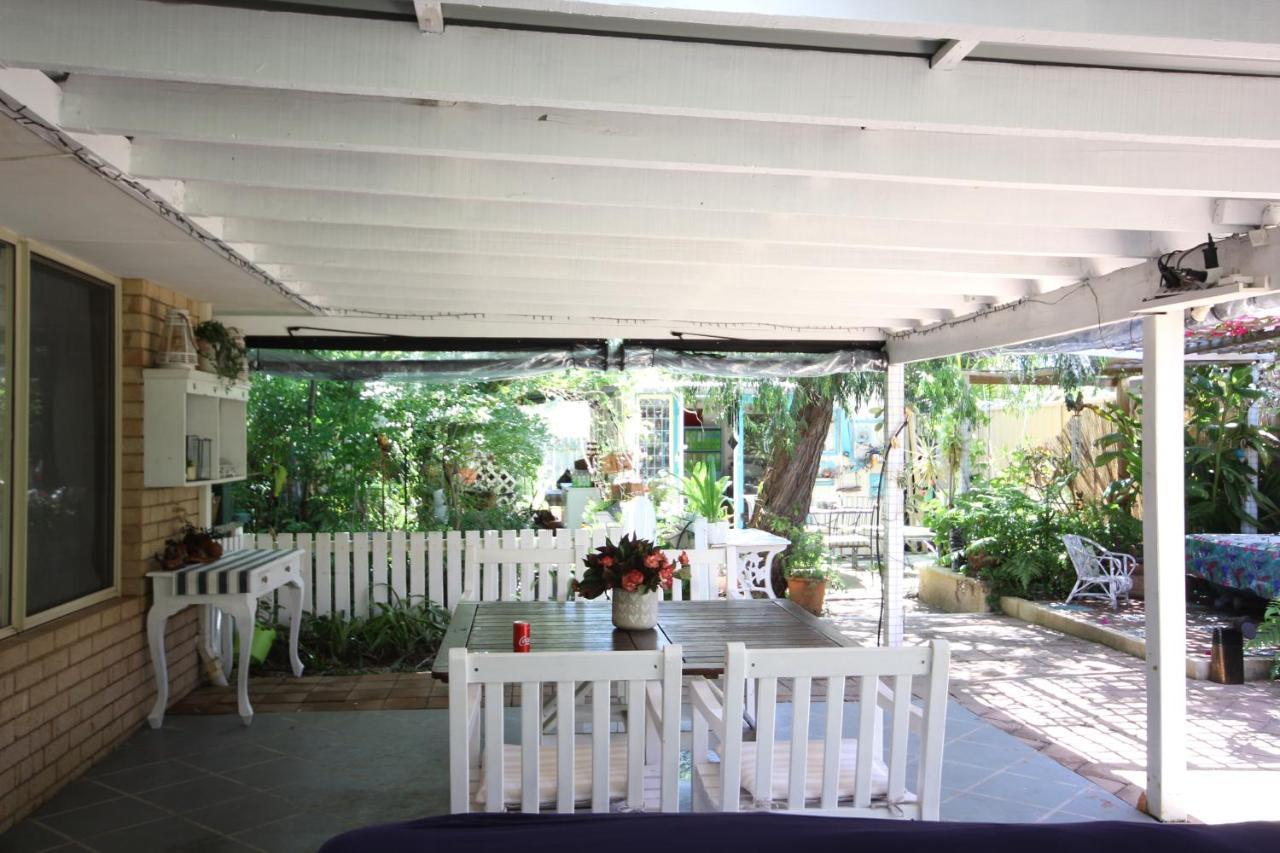 Home, Secret Garden, Hot Outdoor Bath And Pet Friendly Holiday home Busselton