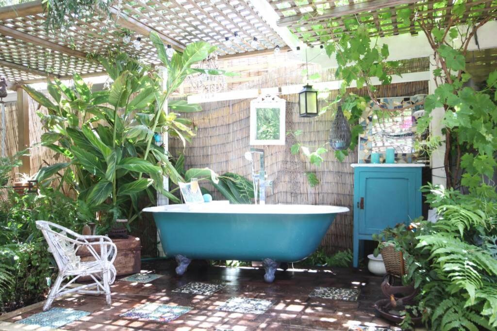 Holiday home Home, Secret Garden, Hot Outdoor Bath And Pet Friendly Busselton