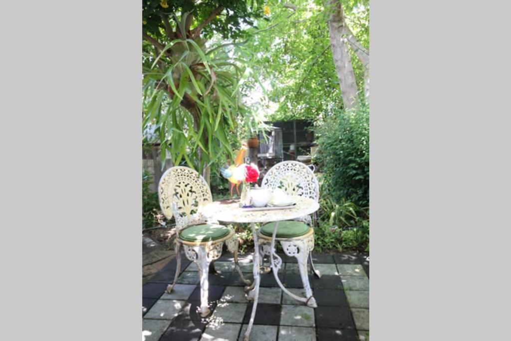 Home, Secret Garden, Hot Outdoor Bath And Pet Friendly Holiday home *