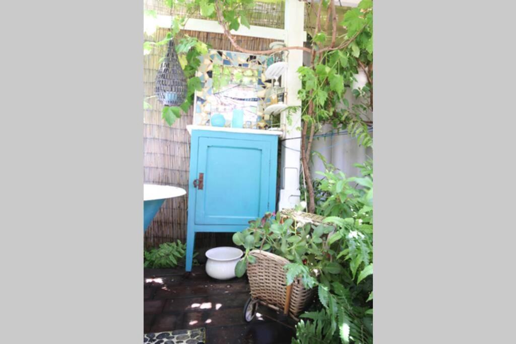 Home, Secret Garden, Hot Outdoor Bath And Pet Friendly Holiday home *