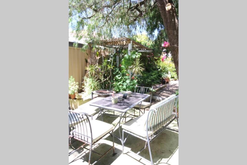 Holiday home Home, Secret Garden, Hot Outdoor Bath And Pet Friendly