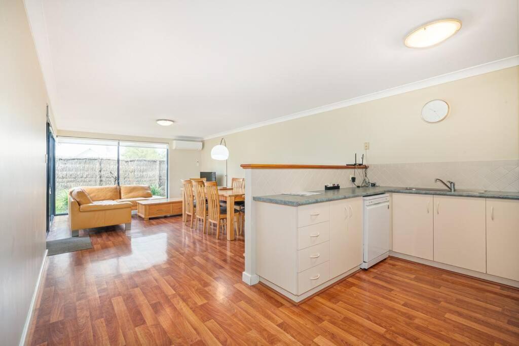 Ocean Pearl - Unit 4 Cape View Apartment *
