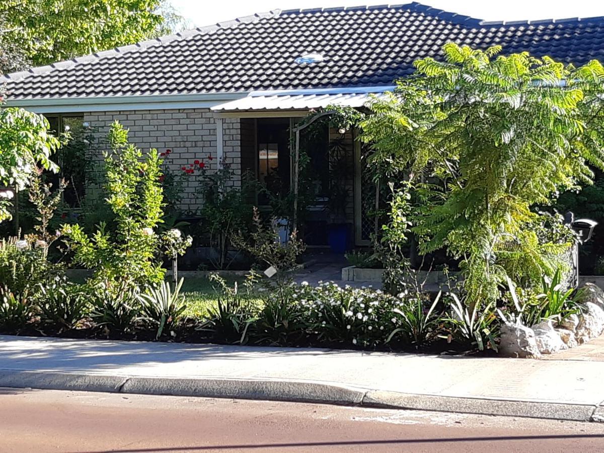 Home, Secret Garden, Hot Outdoor Bath And Pet Friendly * Busselton