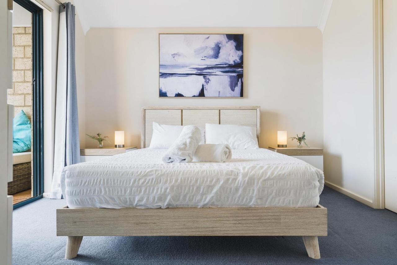Decked Out, Geographe Marina Holiday home