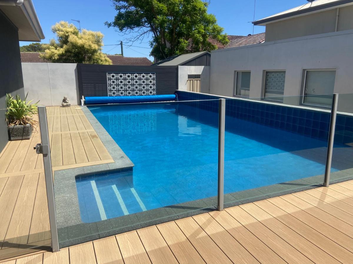 The Deck House - Beautiful Beachfront Holiday home
