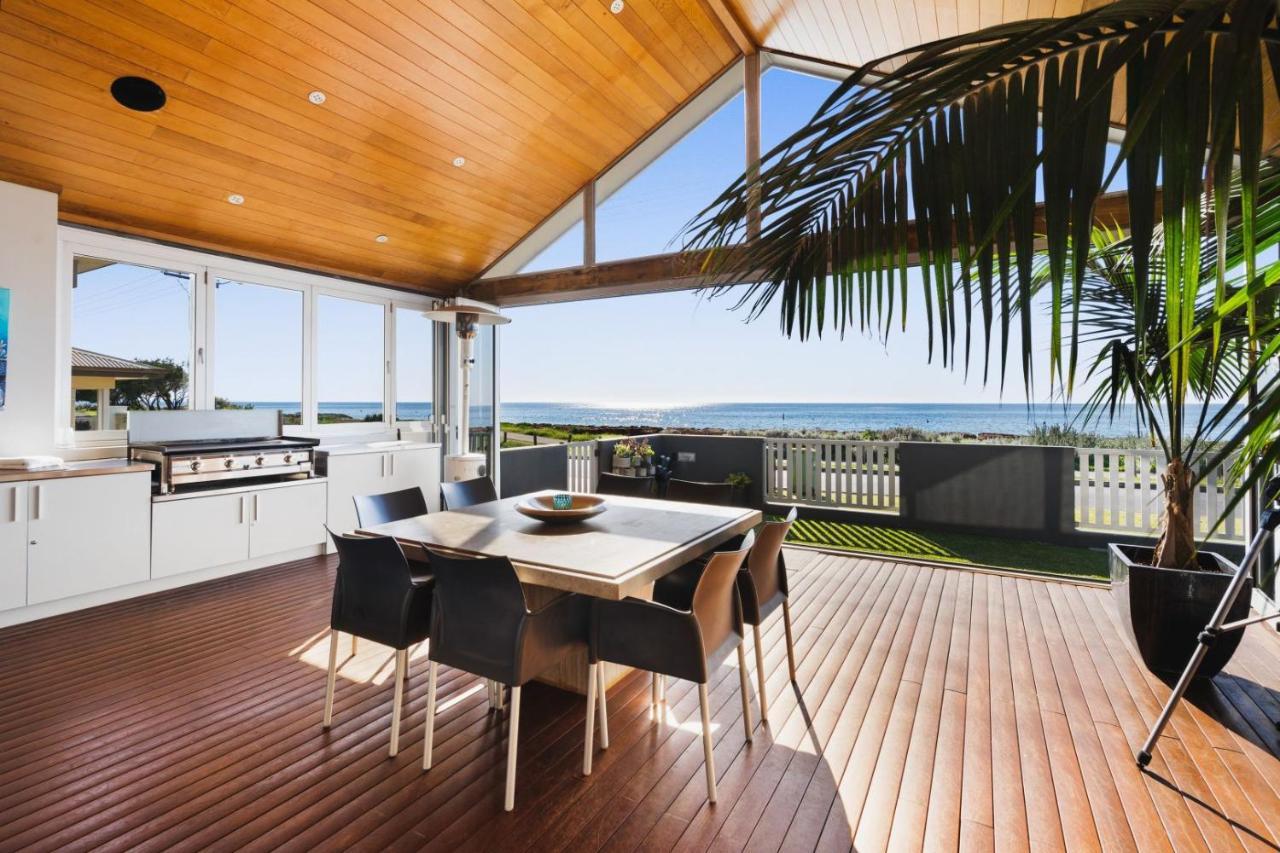 The Deck House - Beautiful Beachfront Holiday home
