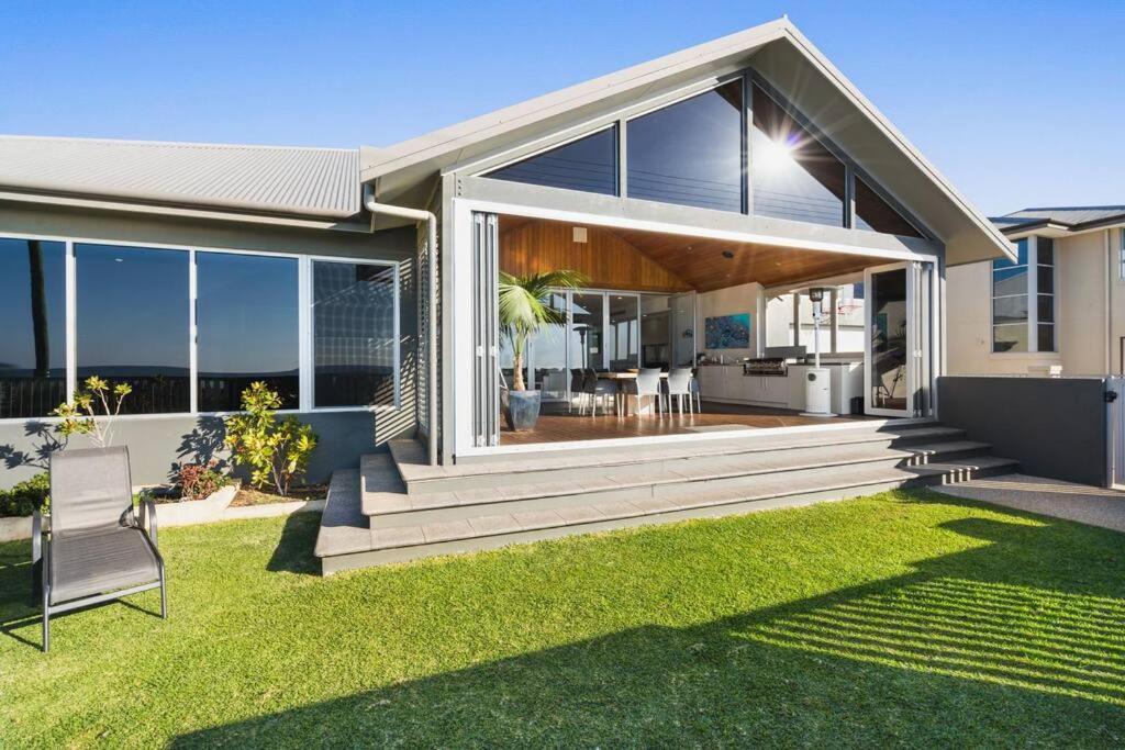 Holiday home The Deck House - Beautiful Beachfront Busselton