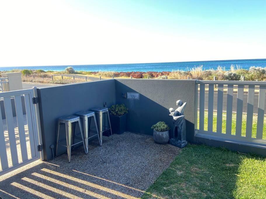 The Deck House - Beautiful Beachfront *