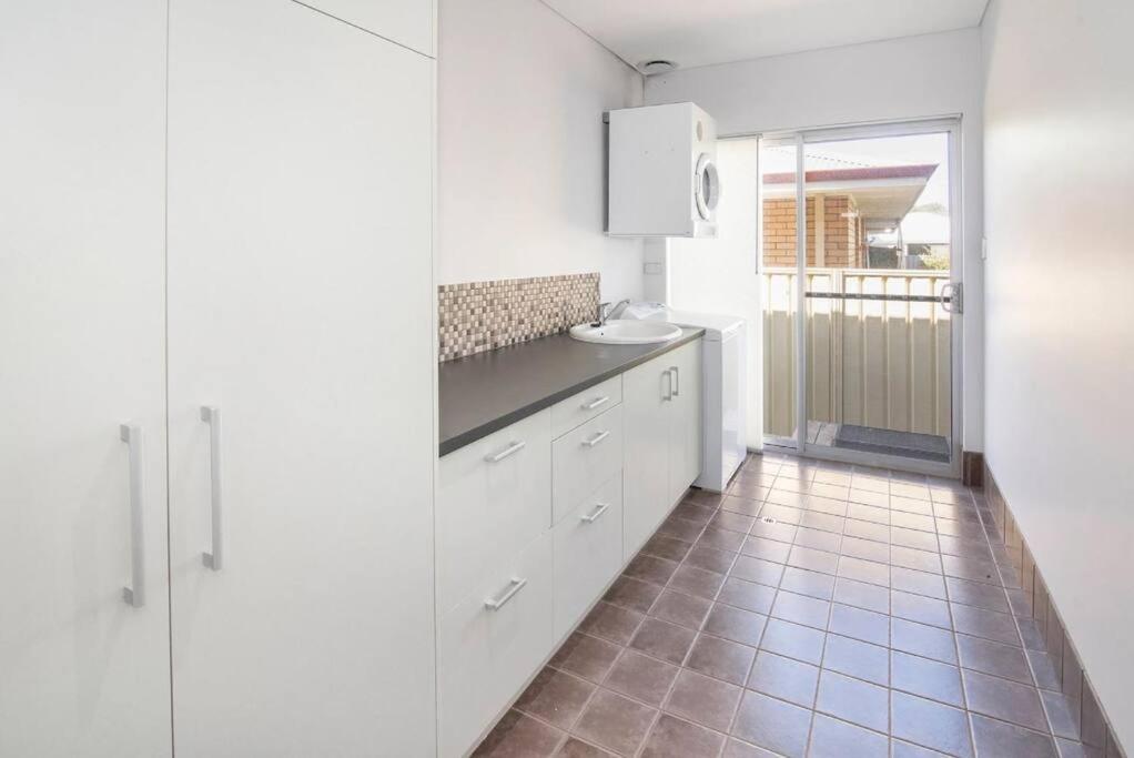 The Deck House - Beautiful Beachfront Busselton