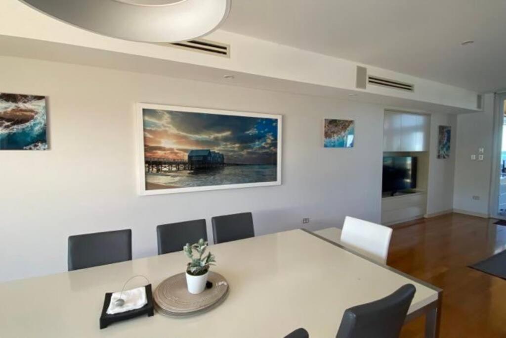 Holiday home The Deck House - Beautiful Beachfront *