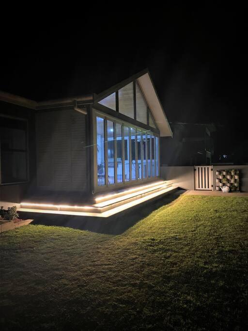 The Deck House - Beautiful Beachfront Holiday home Busselton