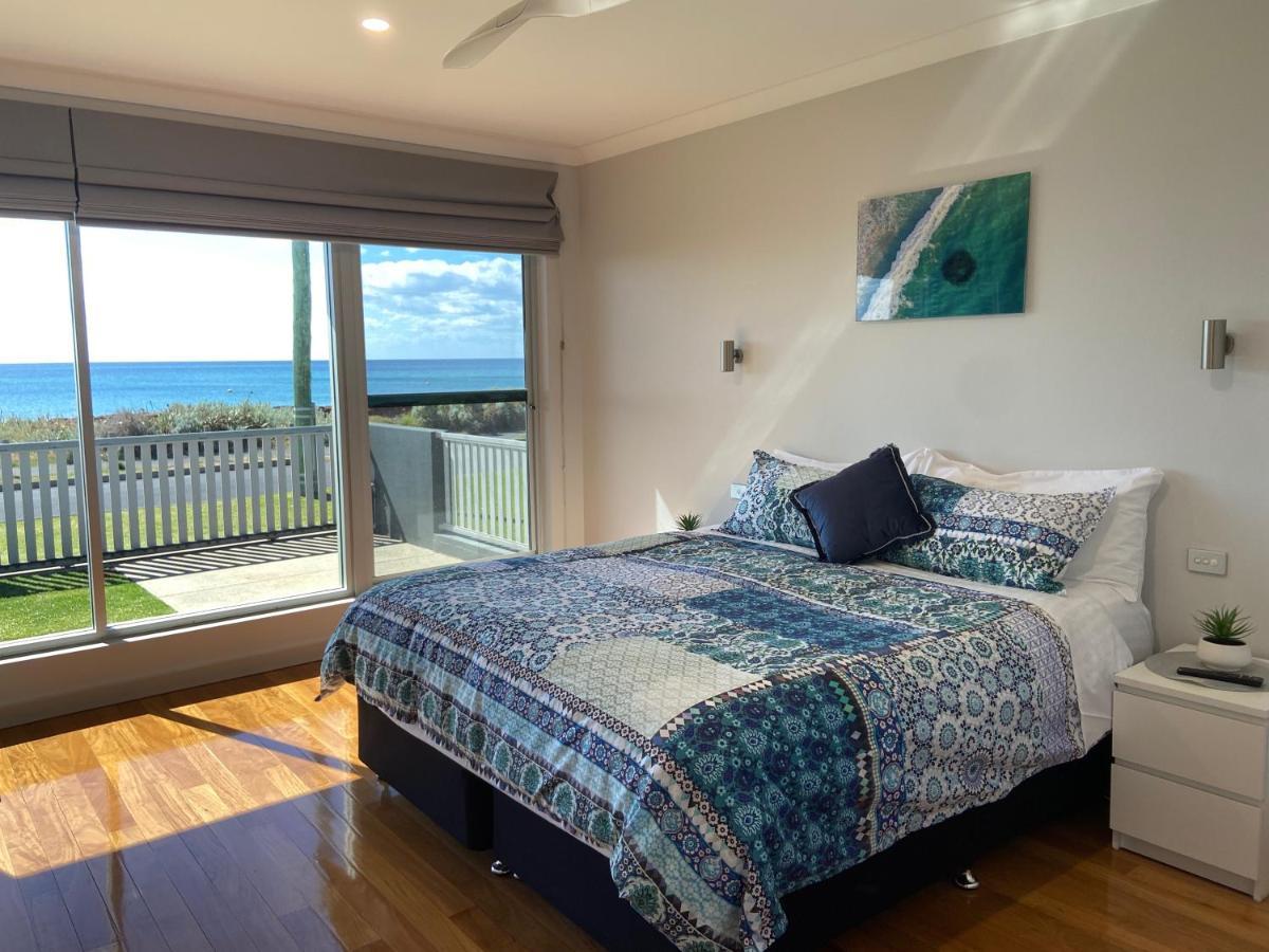 Holiday home The Deck House - Beautiful Beachfront *