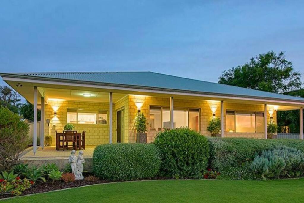 Holiday home The Dunes Pet Friendly Beachfront Family Retreat