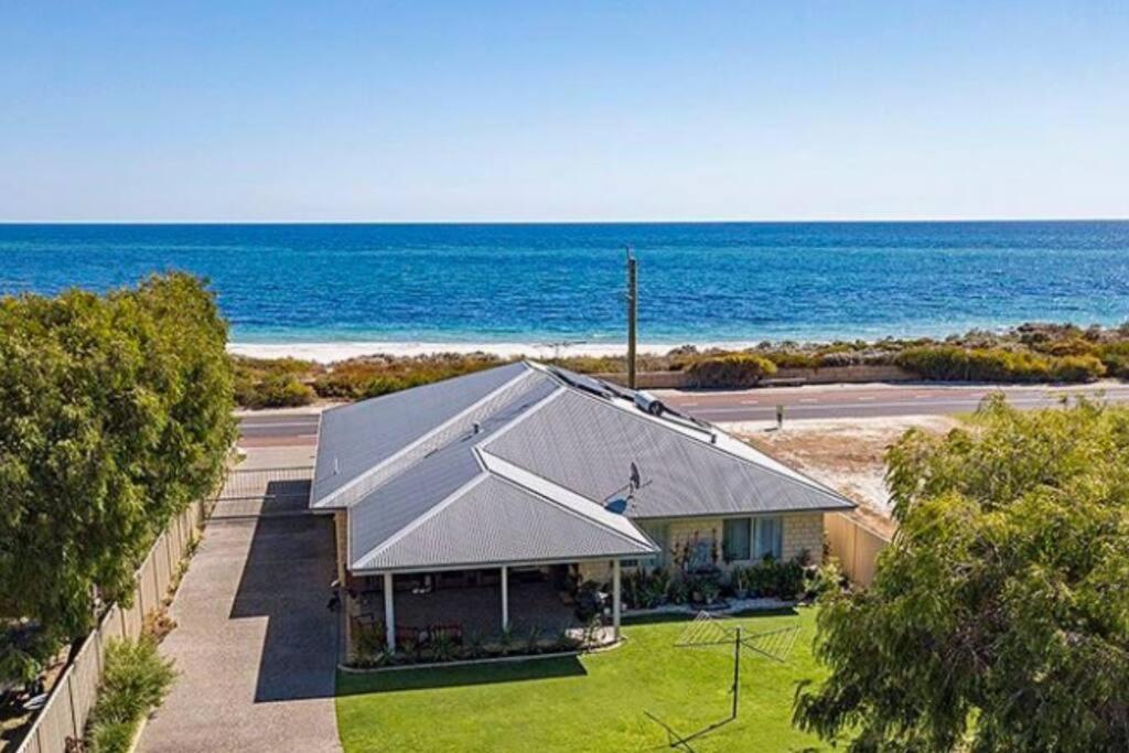 The Dunes Pet Friendly Beachfront Family Retreat *