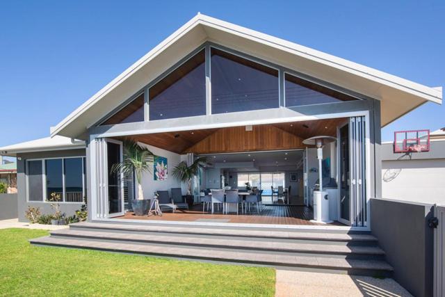 Holiday home The Deck House - Beautiful Beachfront *