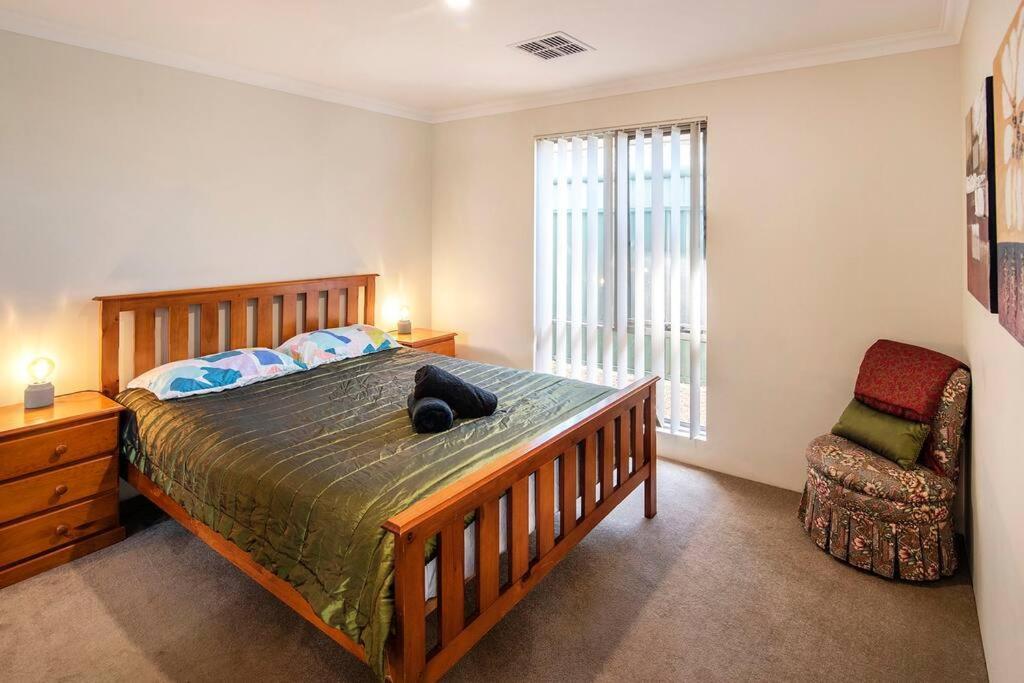 Duke - Pet Friendly Near Beach. Busselton