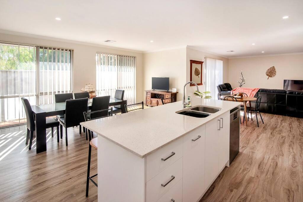 Duke - Pet Friendly Near Beach. *