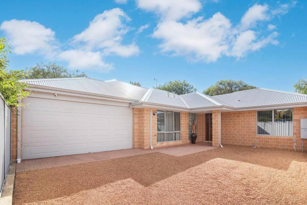 Duke - Pet Friendly Near Beach. *
