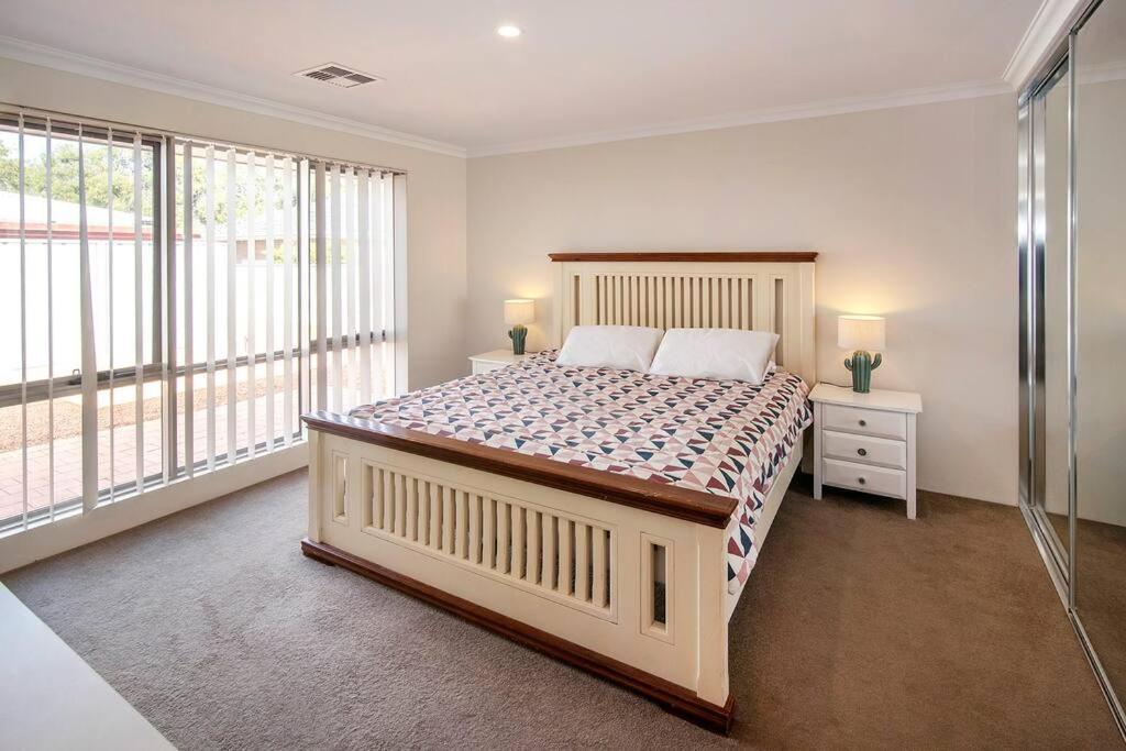 Duke - Pet Friendly Near Beach. * Busselton