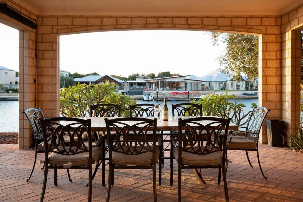 Holiday home Luxury Waterfront Canal Estate With Private Jetty - Pet Friendly Busselton