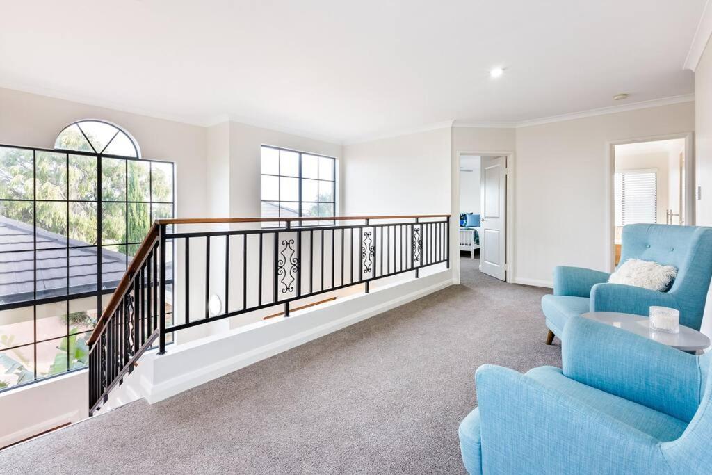 Luxury Waterfront Canal Estate With Private Jetty - Pet Friendly * Busselton