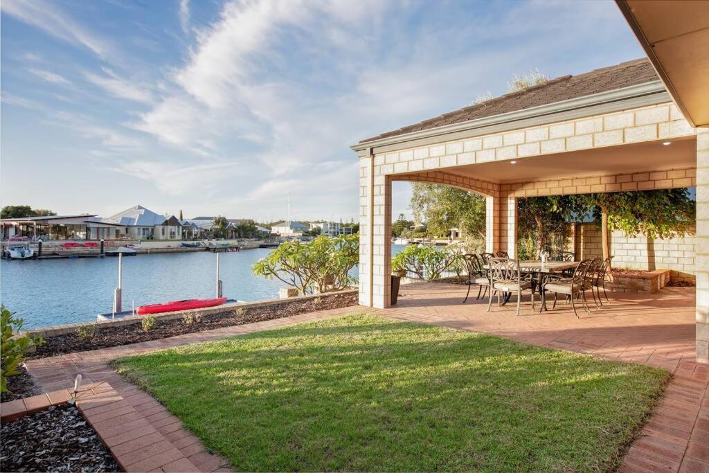 Luxury Waterfront Canal Estate With Private Jetty - Pet Friendly Busselton