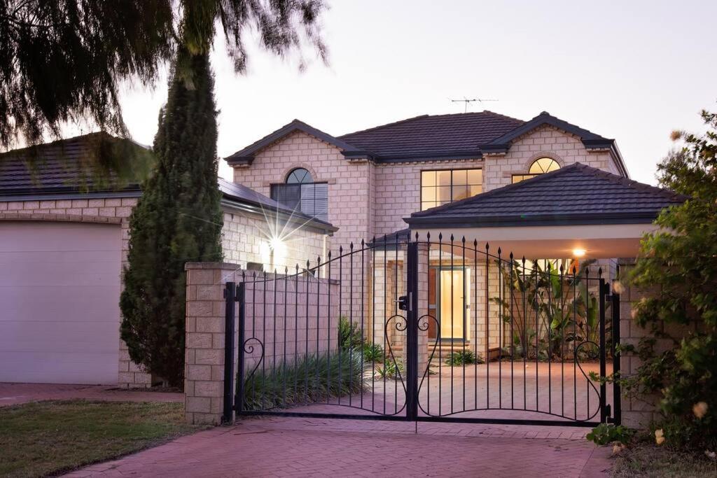 Holiday home Luxury Waterfront Canal Estate With Private Jetty - Pet Friendly *