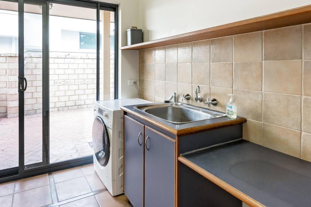 Holiday home Luxury Waterfront Canal Estate With Private Jetty - Pet Friendly