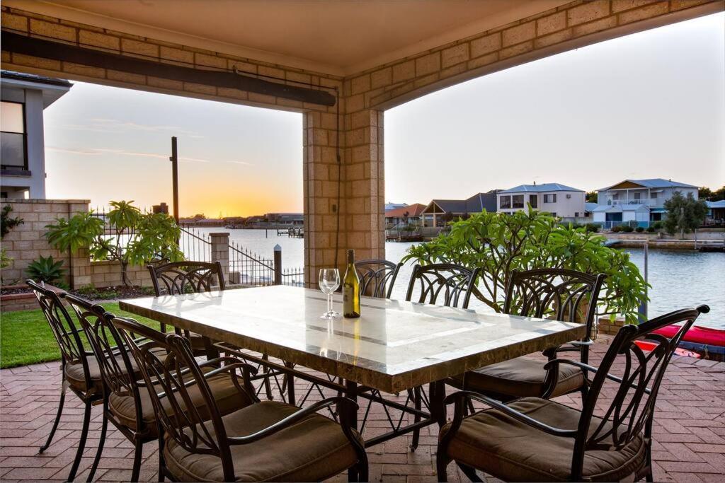 Luxury Waterfront Canal Estate With Private Jetty - Pet Friendly Busselton