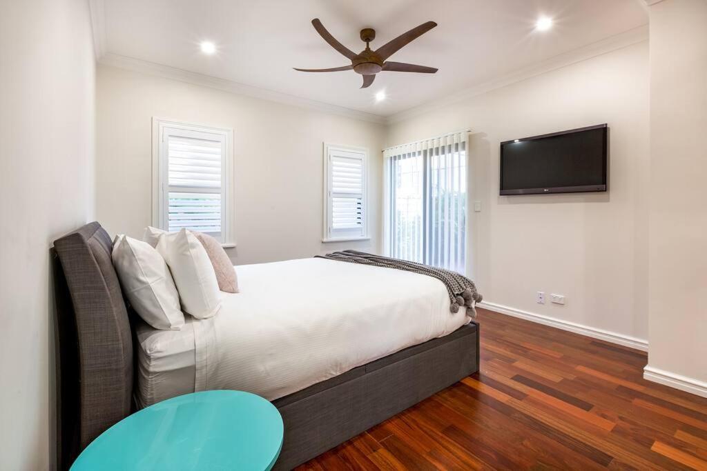 Holiday home Luxury Waterfront Canal Estate With Private Jetty - Pet Friendly *