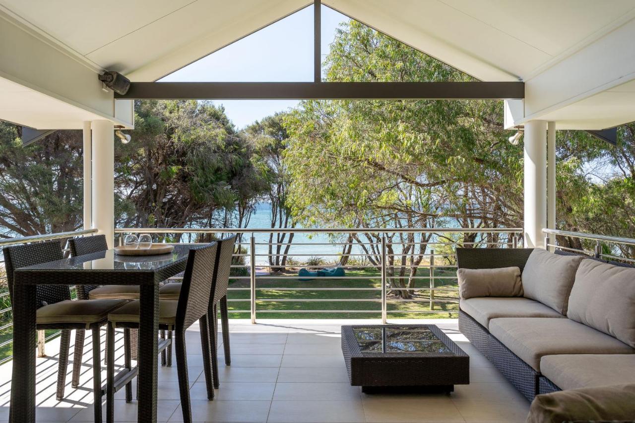 Beachfront I Private Holiday home *