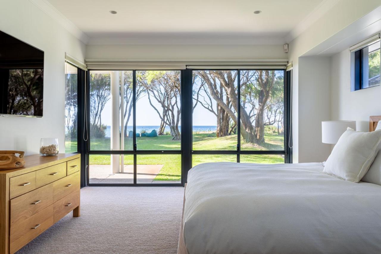 Beachfront I Private Holiday home *
