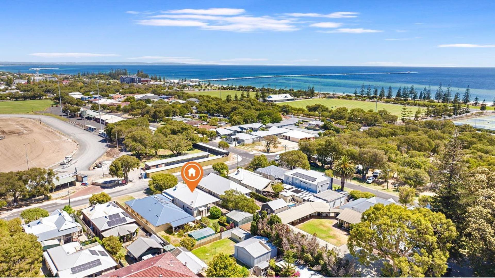 Carey With Wifi Holiday home Busselton