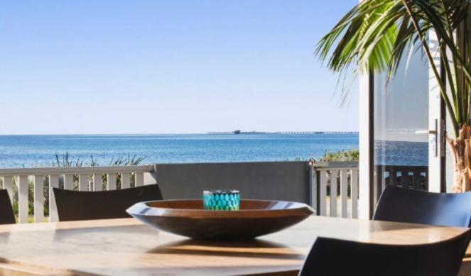 The Deck House - Beautiful Beachfront Holiday home Busselton