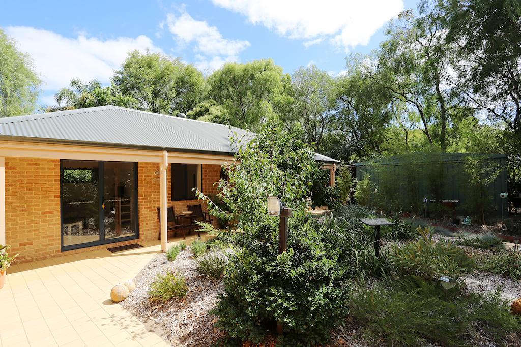 Little Shangri-la Bed & Breakfast