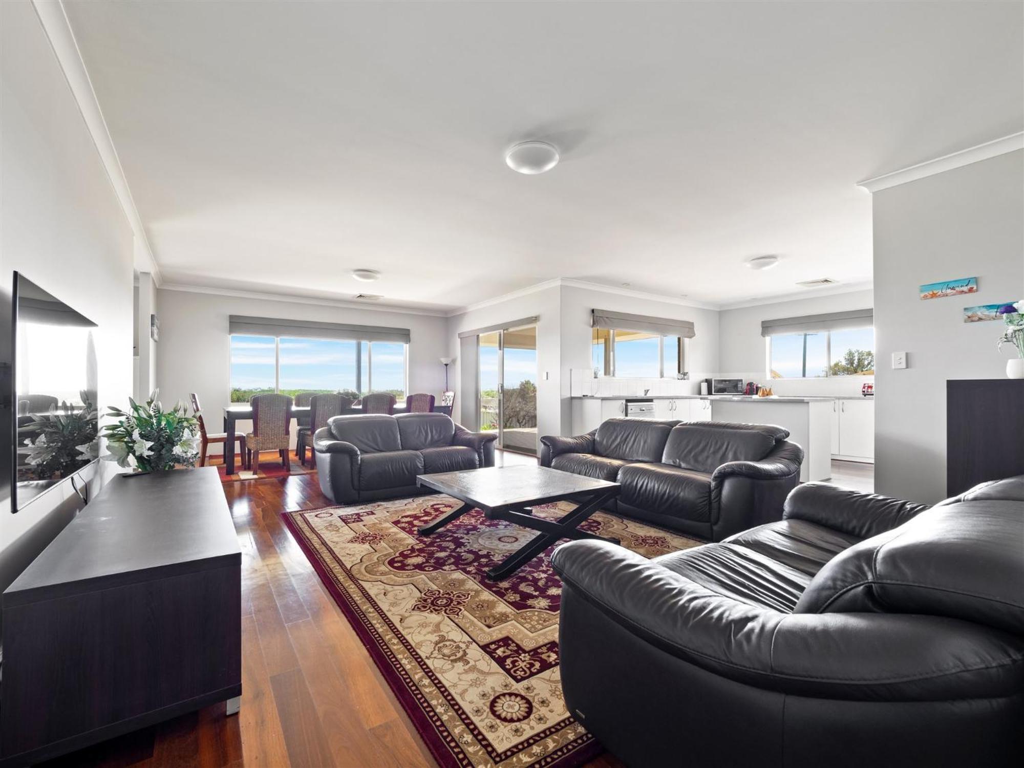 Holiday home The Dunes Pet Friendly Beachfront Family Retreat Busselton