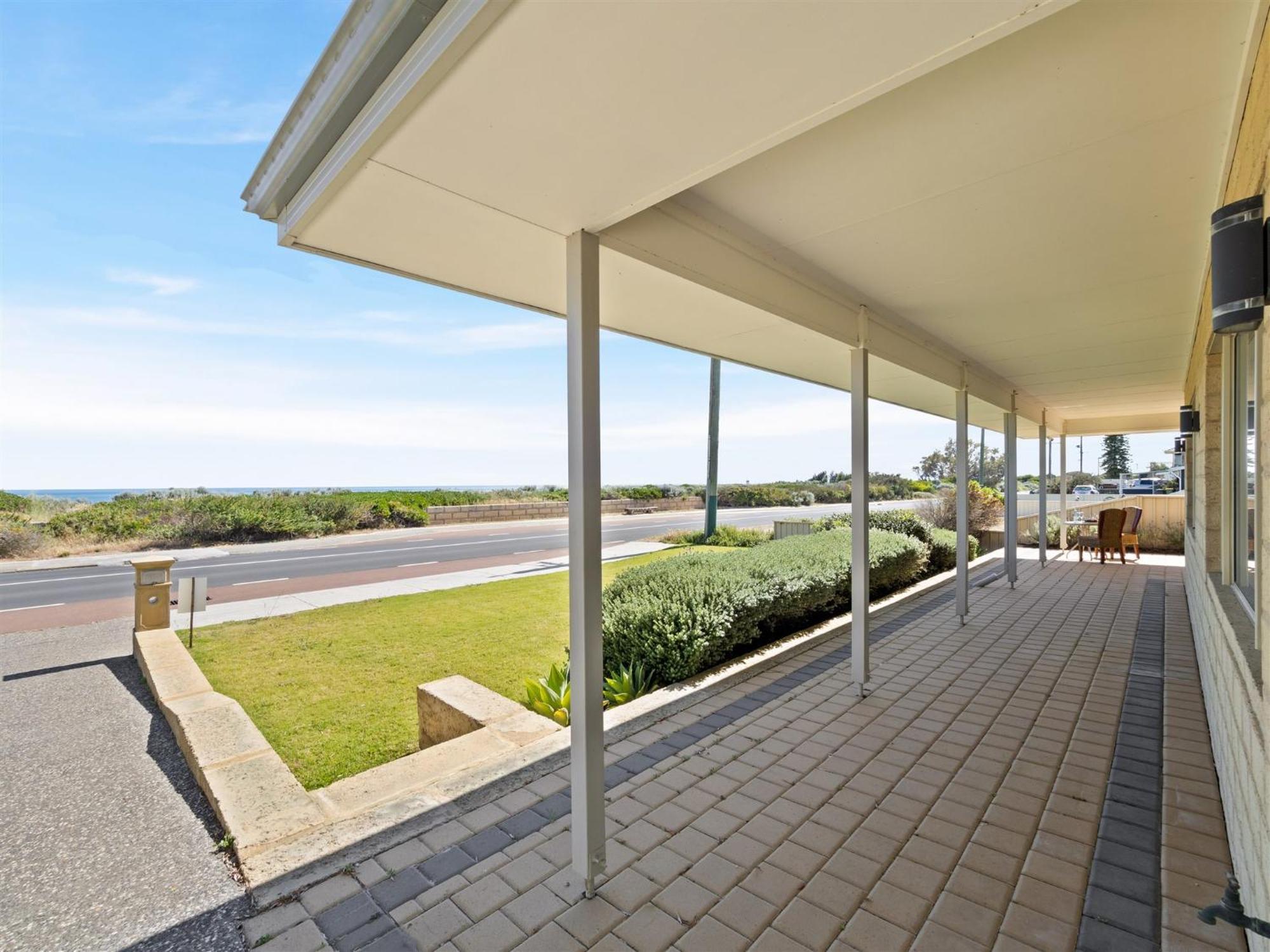 The Dunes Pet Friendly Beachfront Family Retreat *