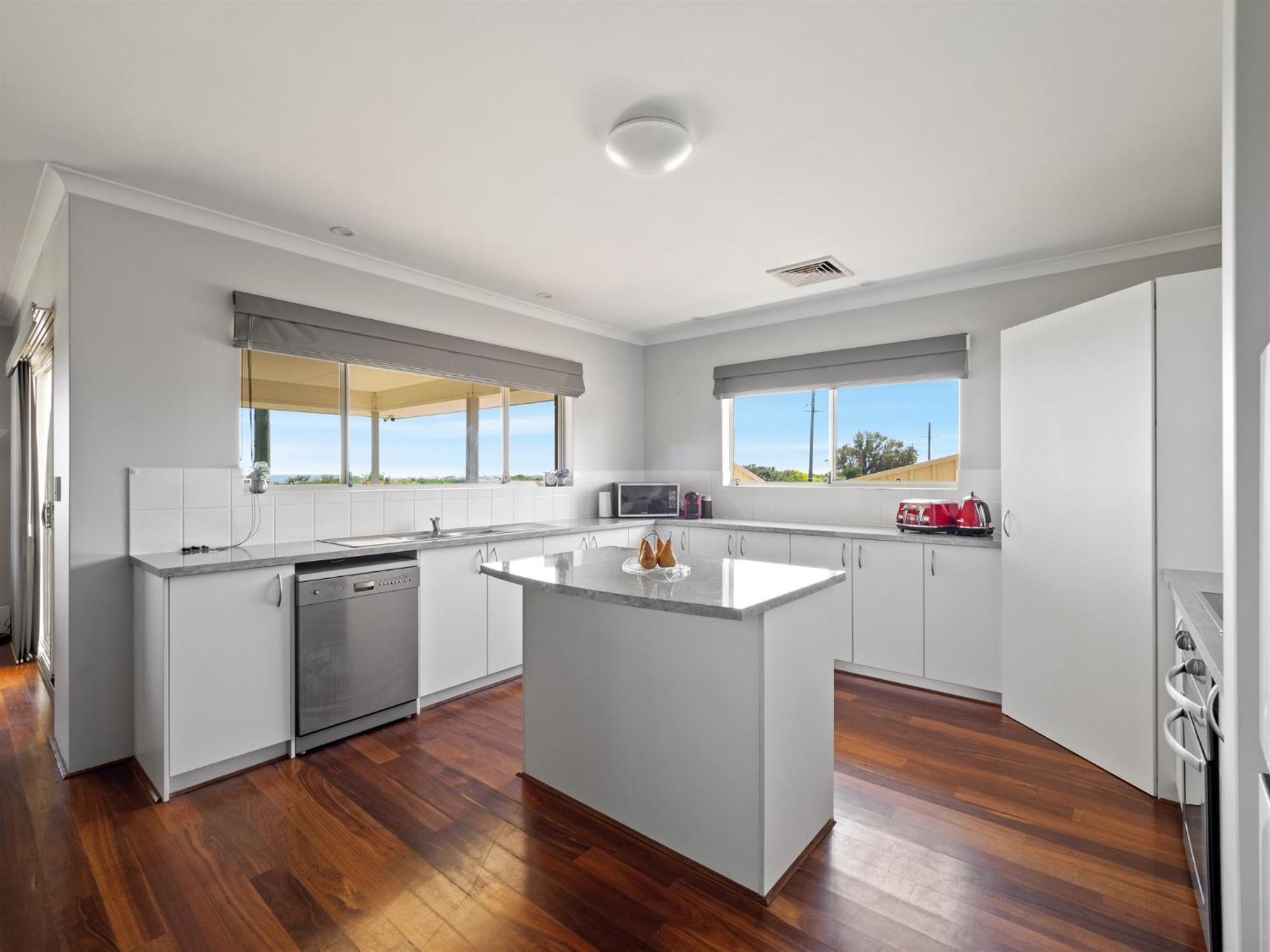 Holiday home The Dunes Pet Friendly Beachfront Family Retreat Busselton