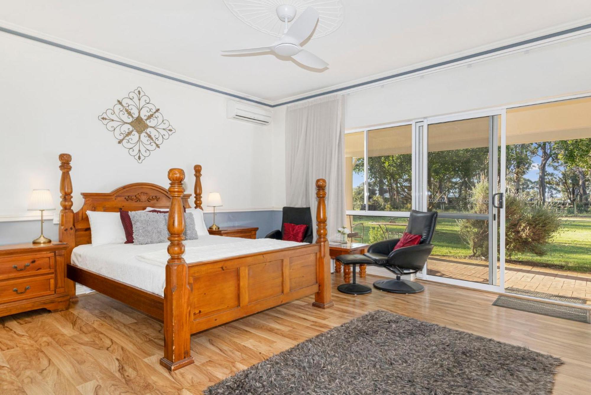 The Tuarts Guest Bed & Breakfast