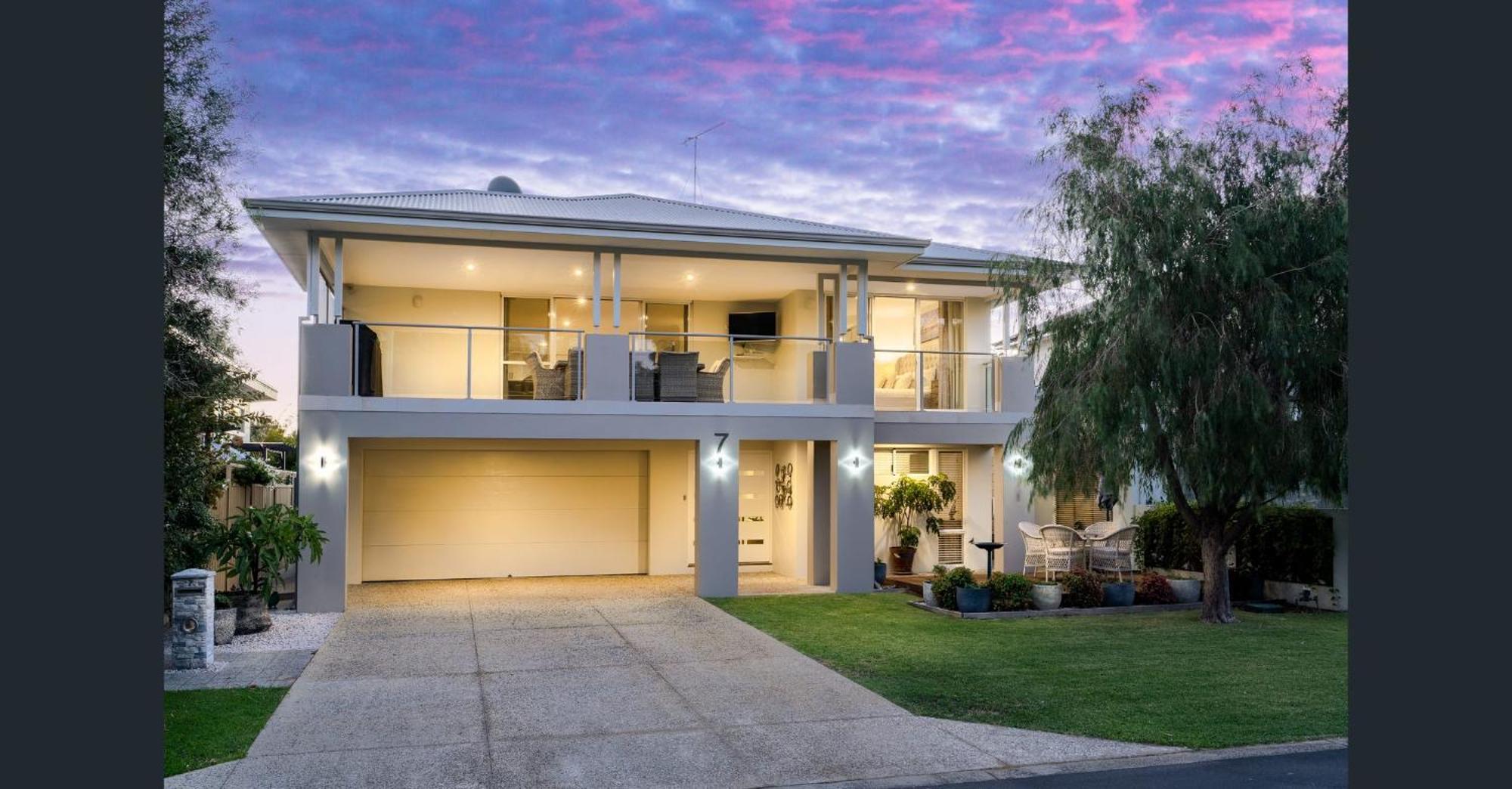 Foreshore Escape - Your Ultimate Coastal Retreat Holiday home