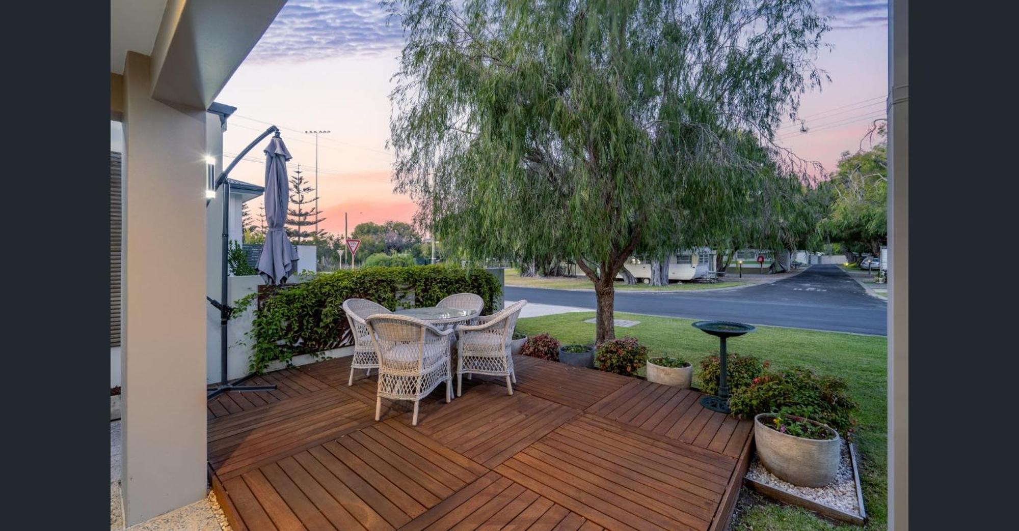 Foreshore Escape - Your Ultimate Coastal Retreat Holiday home Busselton