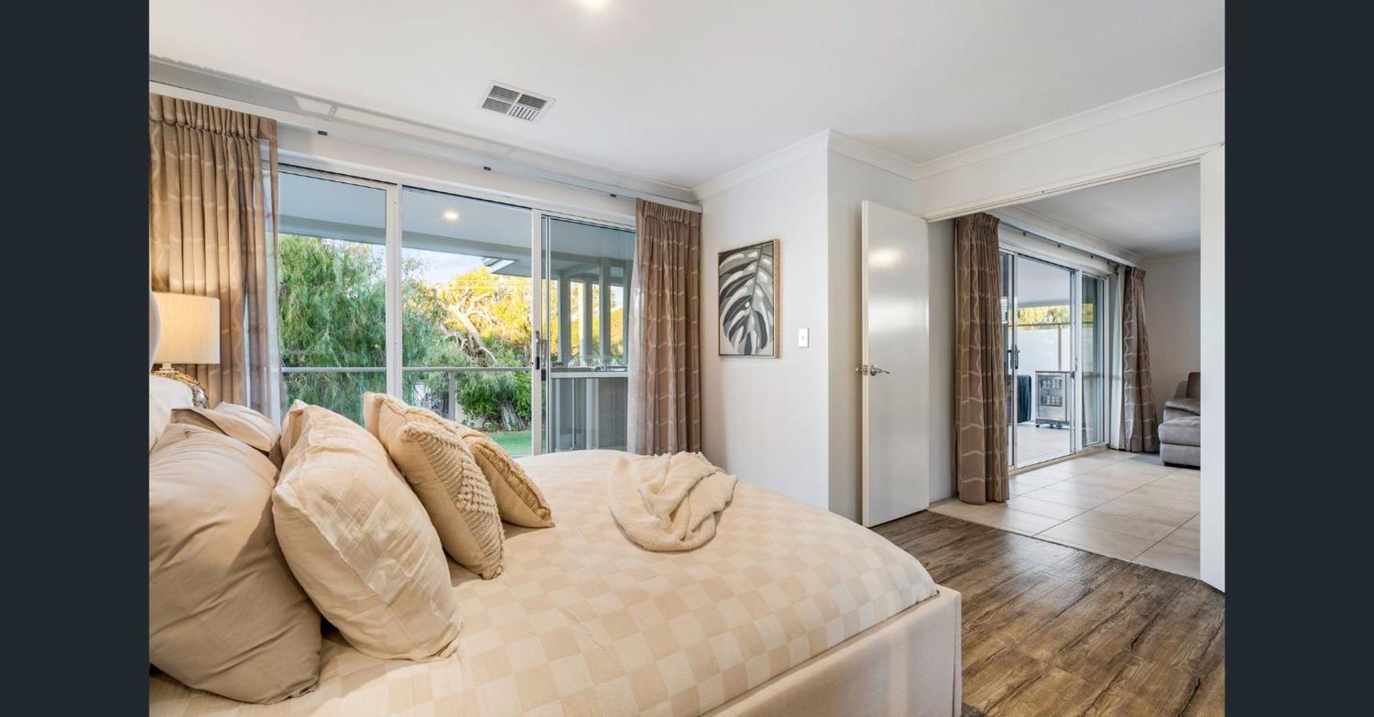 Foreshore Escape - Your Ultimate Coastal Retreat