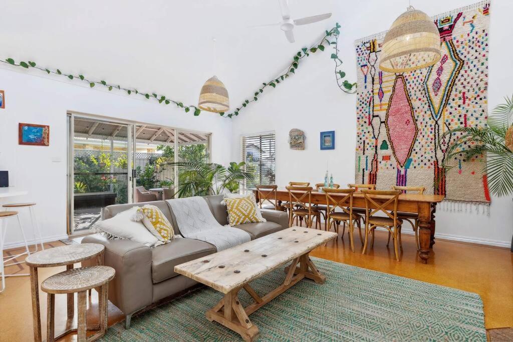 Holiday home Spacious & Artistic Pet Friendly Beachside Retreat *