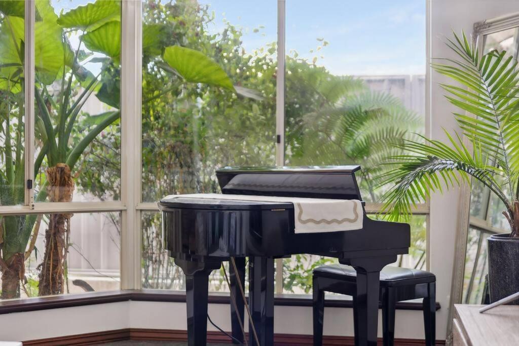 Spacious & Artistic Pet Friendly Beachside Retreat * Busselton