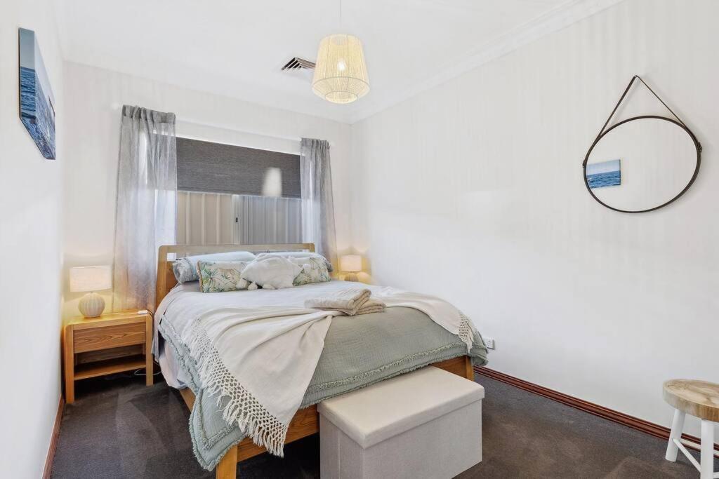 Holiday home Spacious & Artistic Pet Friendly Beachside Retreat *