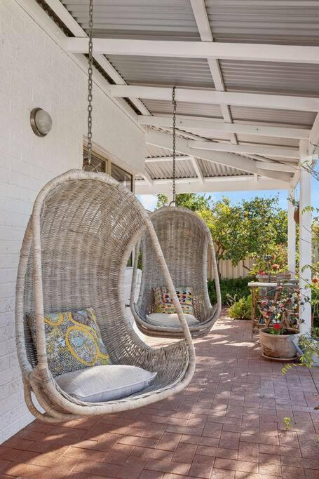 Spacious & Artistic Pet Friendly Beachside Retreat Busselton